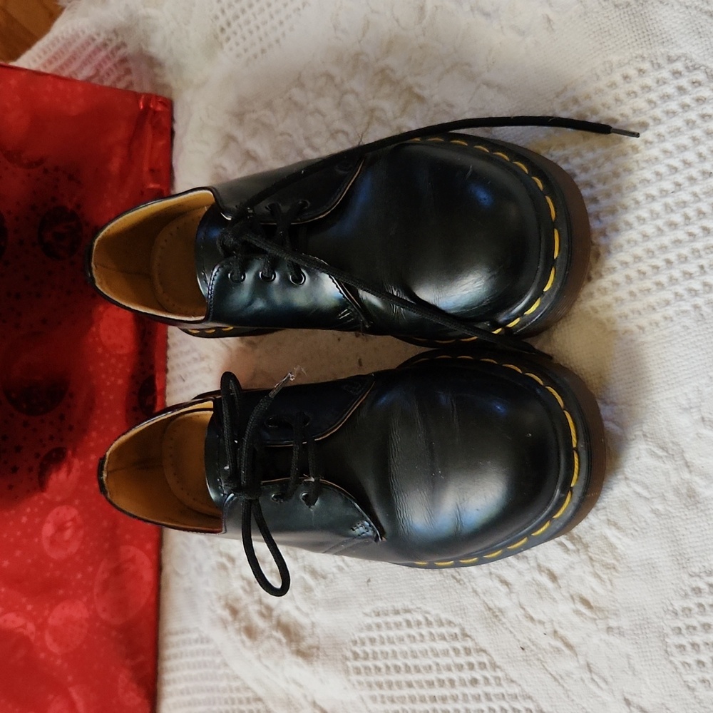 COPY - Woman's Dr Martens shoes